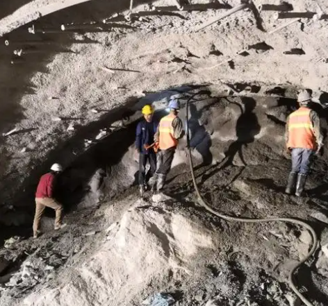 九龙坡拱顶带模注浆料的施工流程及注意事项